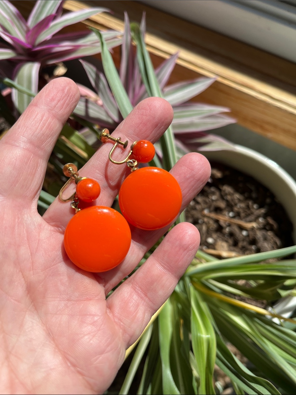 Vtg Orange Bakelite Dangle Circle Screw Back Earrings Halloween Fall Vibes MCM